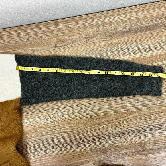 Madewell Allston Double-Button Cardigan Sweater in Colorblock - Size XXS - Picture 5 of 9